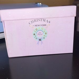Too faced Christmas in New York palette